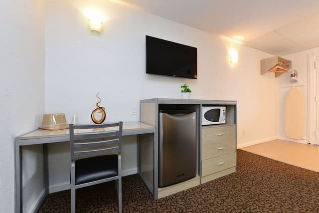 Standard Room, 1 Queen Bed