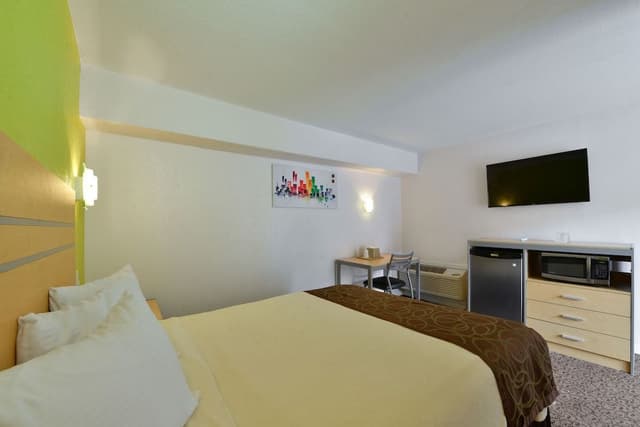 Standard Room, 1 Queen Bed