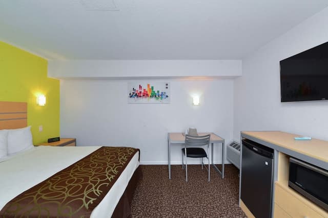Standard Room, 1 Queen Bed