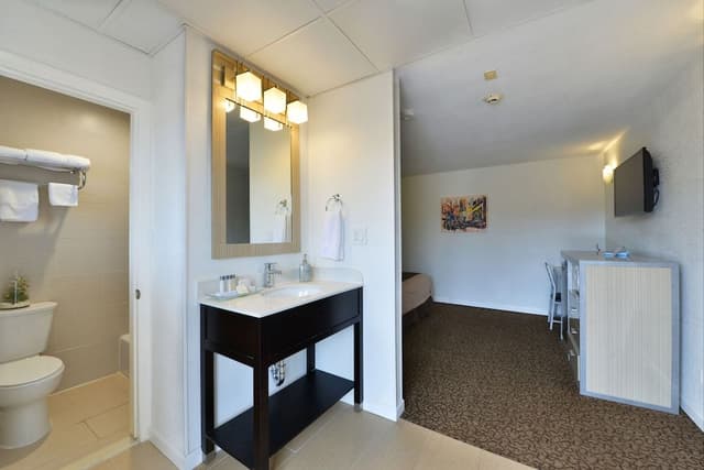 Standard Room, 1 Queen Bed
