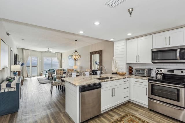 Two Bedroom Gulf Front Condo, Beach Chairs Included