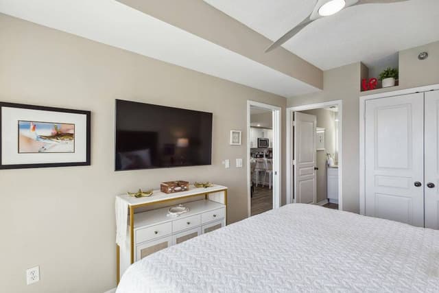 Two Bedroom Gulf Front Condo, Beach Chairs Included