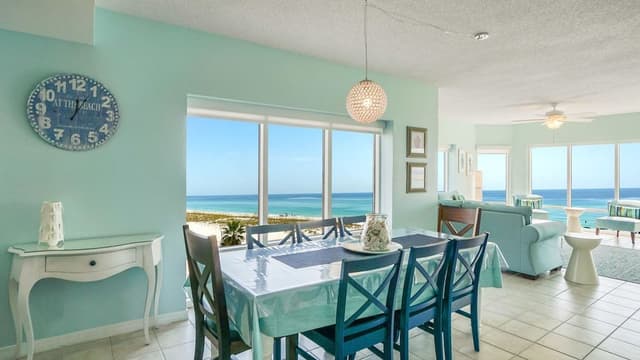 3 Bedrooms Gulf Front Condo, Beach Chairs Included