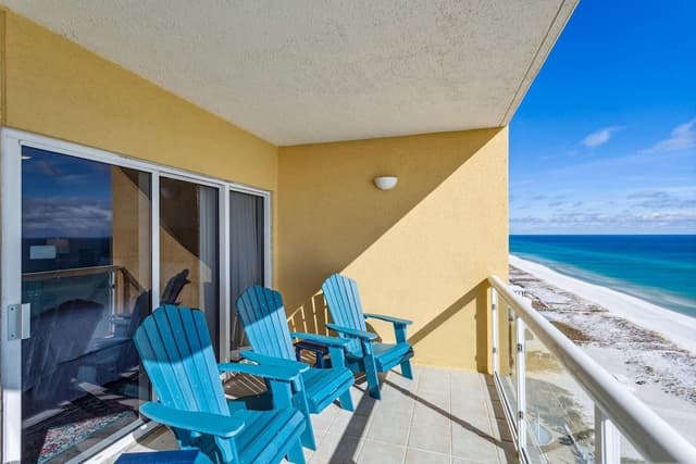 Two Bedroom Gulf Front Condo, Beach Chairs Included