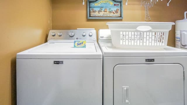 3 Bedrooms Gulf Front Condo, Beach Chairs Included
