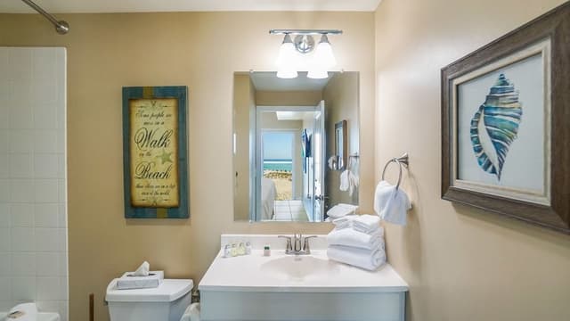 3 Bedrooms Gulf Front Condo, Beach Chairs Included