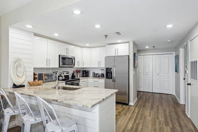 Two Bedroom Gulf Front Condo, Beach Chairs Included