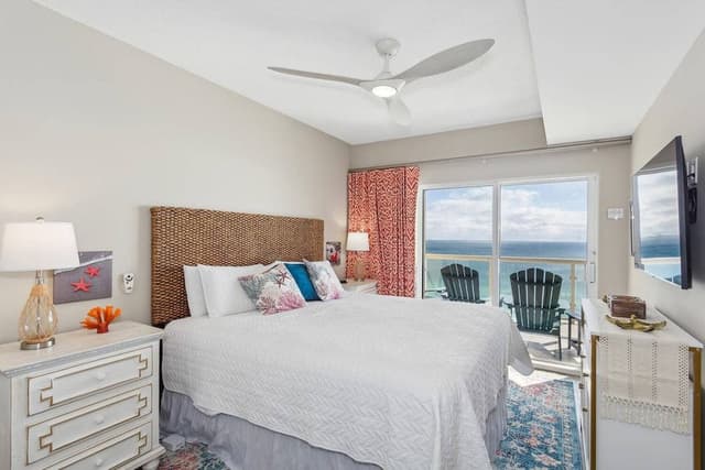 Two Bedroom Gulf Front Condo, Beach Chairs Included