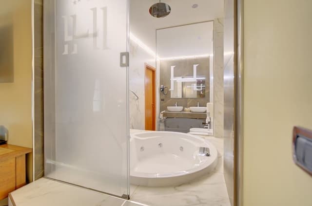 SUITE CON VASCA IDROMASSAGGIO