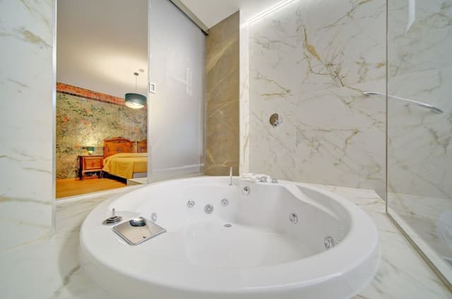SUITE CON VASCA IDROMASSAGGIO
