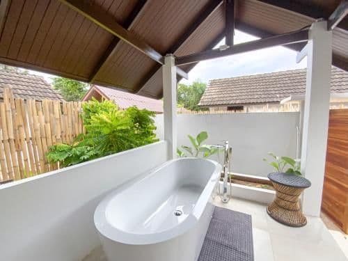 Private Villa with Bathtub