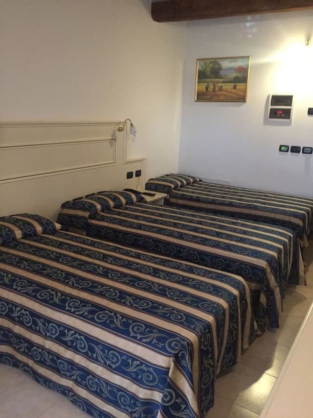 Economy Room