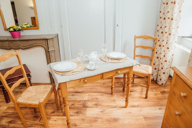 Twin Room, Kitchenette