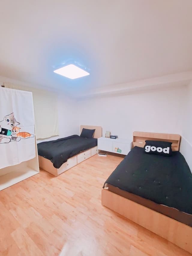 (D) Family Room