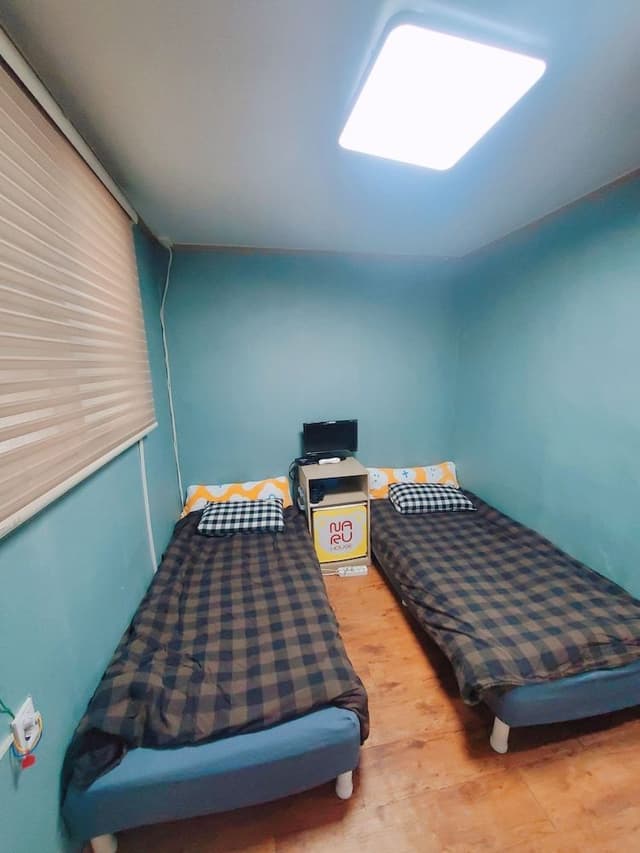 (C) Twin Room