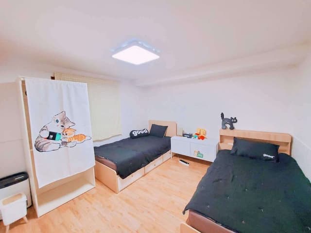 (D) Family Room