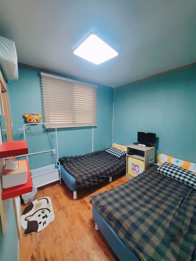 (C) Twin Room