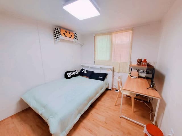 (D) Family Room