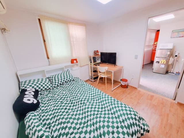 (D) Family Room