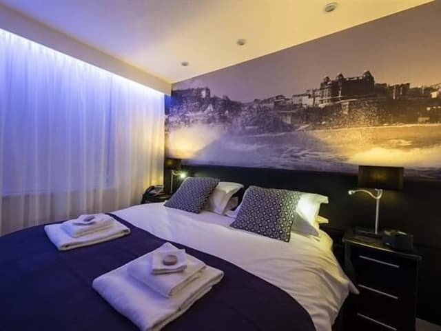 Double or Twin Room, Ensuite (with Shower)