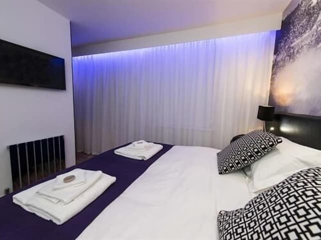 Double or Twin Room, Ensuite (with Shower)