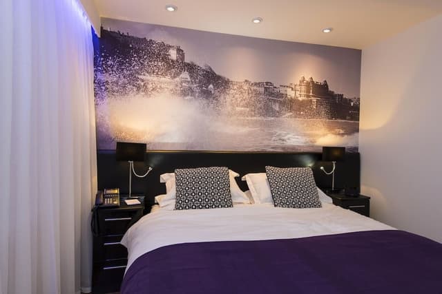 Double or Twin Room, Ensuite (with Shower)