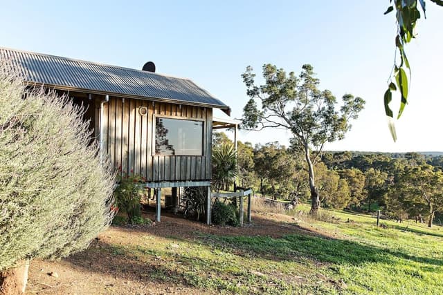 Honeybee Cottage (No Children Allowed)