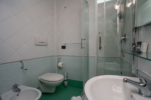 Economy Double Room, 1 Double Bed, Ensuite, Courtyard View