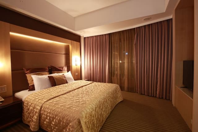 Suite (Highness)