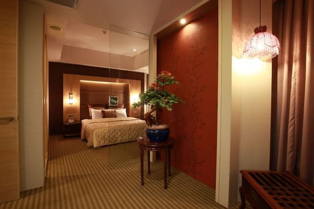 Suite (Highness)