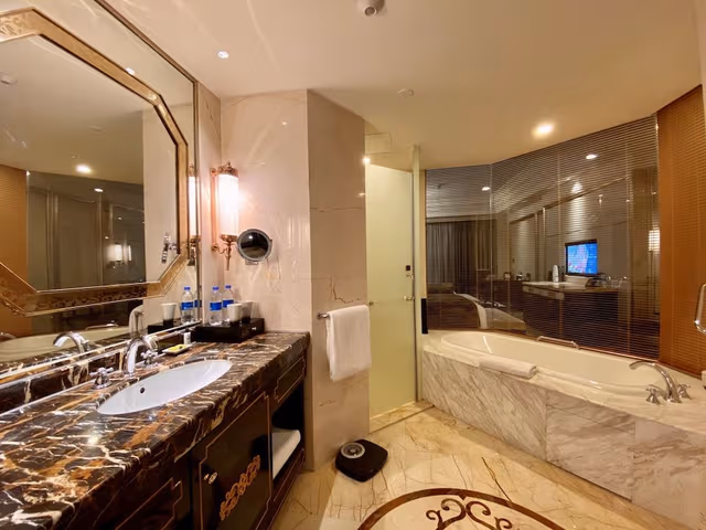 Classic Room, 2 Twin Beds, City View