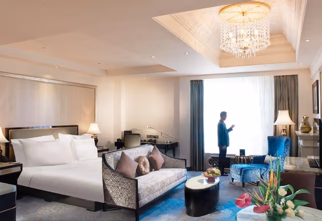 Premium Room, 1 King Bed, Club Lounge Access