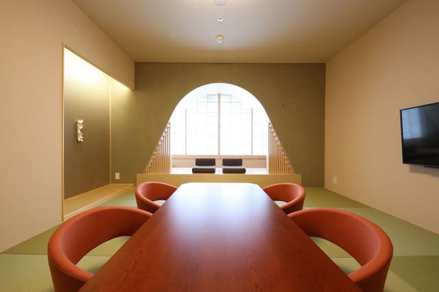 Design Room, Non Smoking