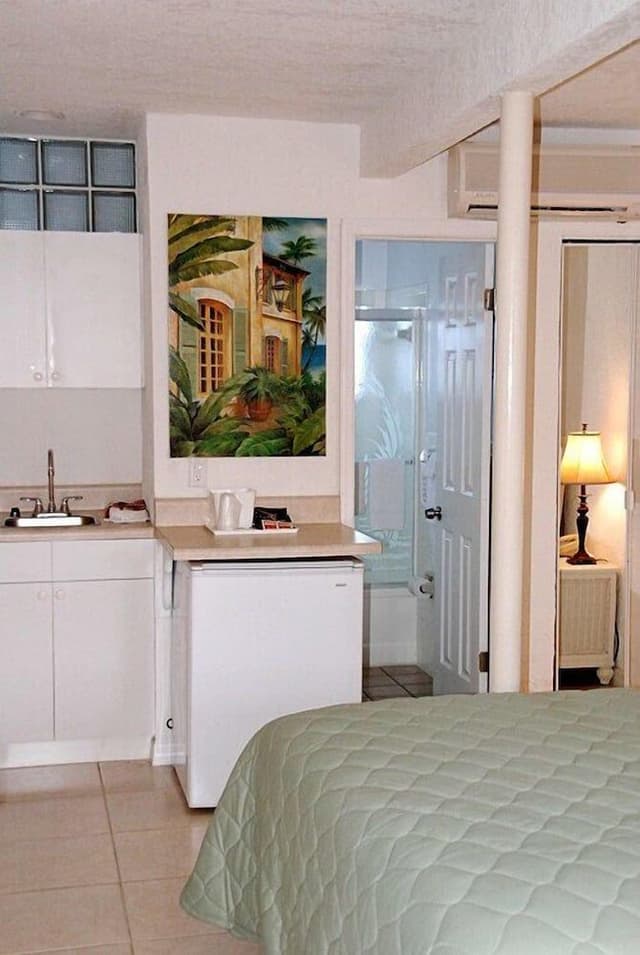 Suite, 1 King Bed, Kitchenette