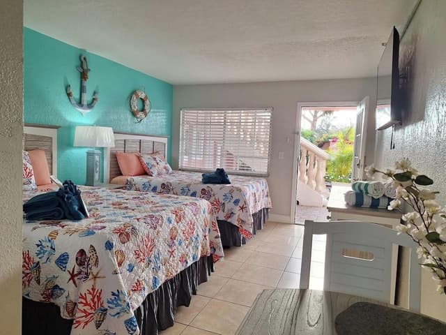 Double Room, 2 Queen Beds, Kitchenette