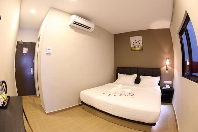 Executive Room, 1 King Bed (With Private Garage)