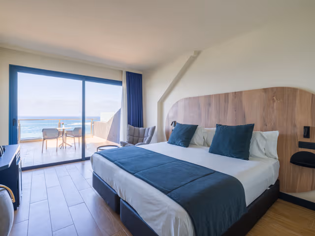 Deluxe Double Room with Balcony and Sea View