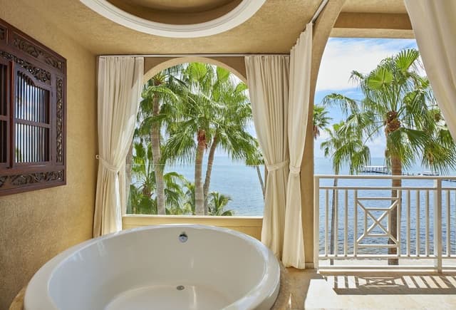 Lodge Oceanfront Double Queen Suite