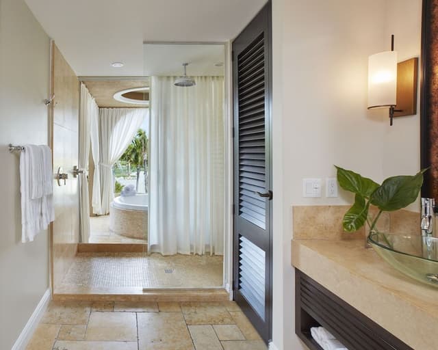 Lodge Oceanfront Double Queen Suite