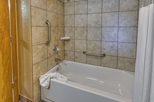 Deluxe Room, 2 Queen Beds, Pool View