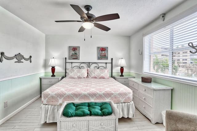 Condo, 1 King Bed with Sofa bed (Friendly Native 204)
