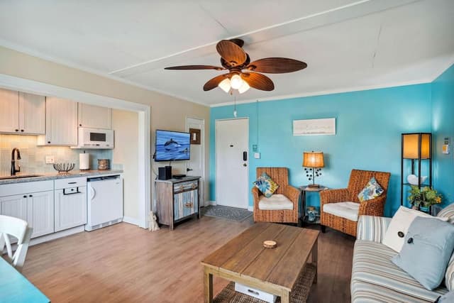 Condo, 1 Queen Bed with Sofa bed (Friendly Native 507)