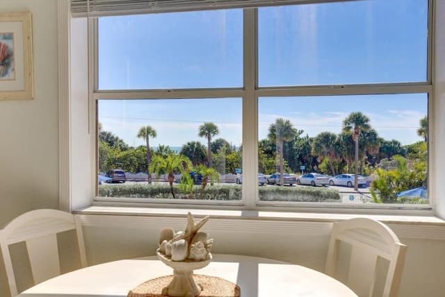 Condo, 1 King Bed with Sofa bed (Friendly Native 204)
