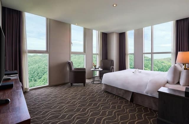 Premium Corner with Forest View