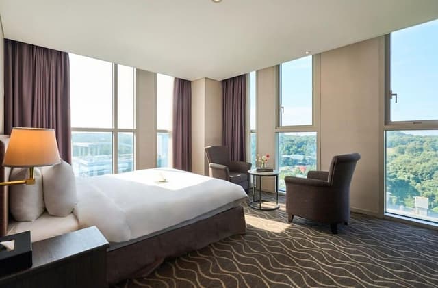 Premium Corner with City View