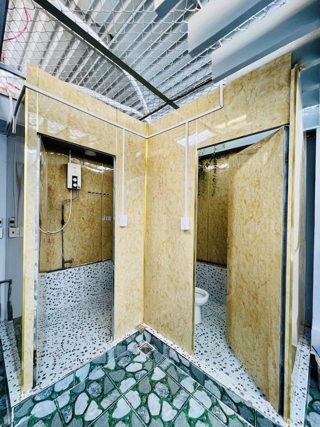 Shared Dormitory, Men only