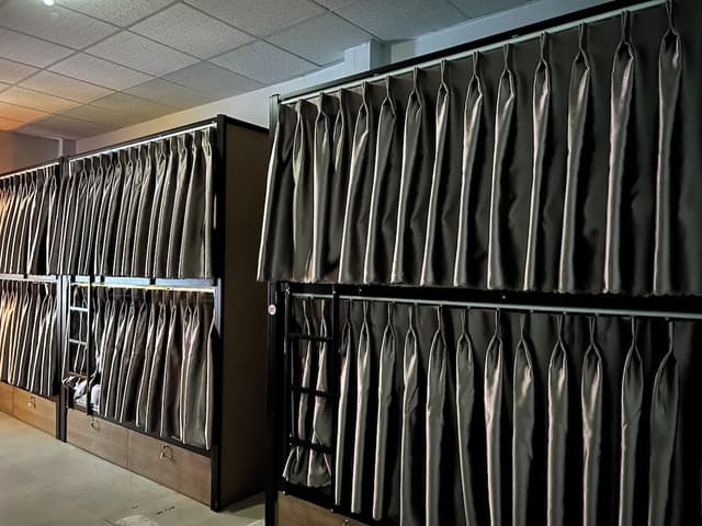 Shared Dormitory, Men only