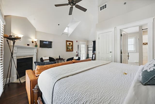Luxury Room, 1 King Bed, Non Smoking (The Carriage House)