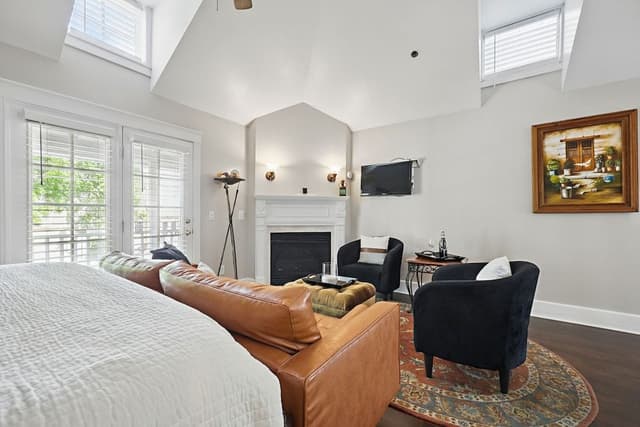 Luxury Room, 1 King Bed, Non Smoking (The Carriage House)