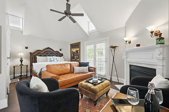 Luxury Room, 1 King Bed, Non Smoking (The Carriage House)